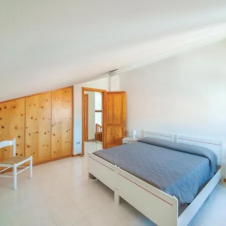 Nice Apartment In Porto Alabe With Wifi * Magomadas